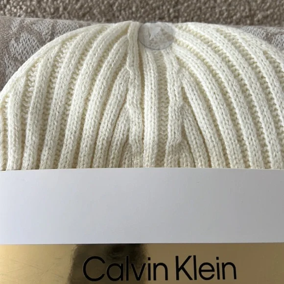 Hat and Muffler Set - Picture 3 of 3